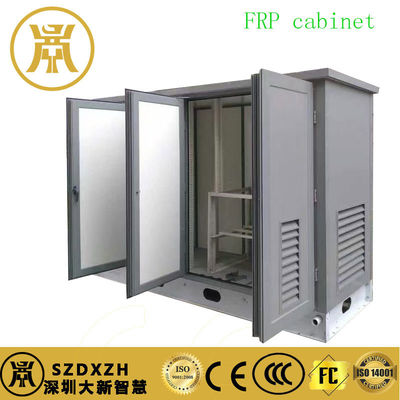 3 Compartimentos Recinto con clasificación IP55 Recinto de alimentación impermeable personalizado